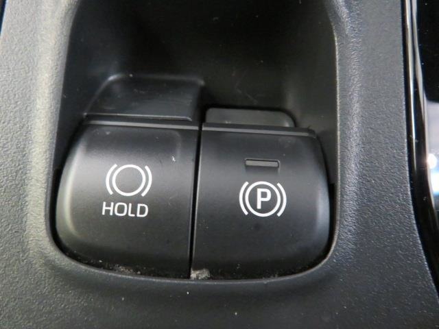 HOLD機能付き。HOLD機能を使用すると、信号待ちなどでフットブレーキから足を放しても、車は動かずそのまま停止をしてくれます。ドライブなど足が疲れた時には、大変便利な機能です。
