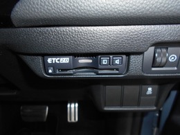 ETC装備車です、これさえあれば高速道路も楽々通行できます。お出掛けするのが好きな方には欠かせない装備です！