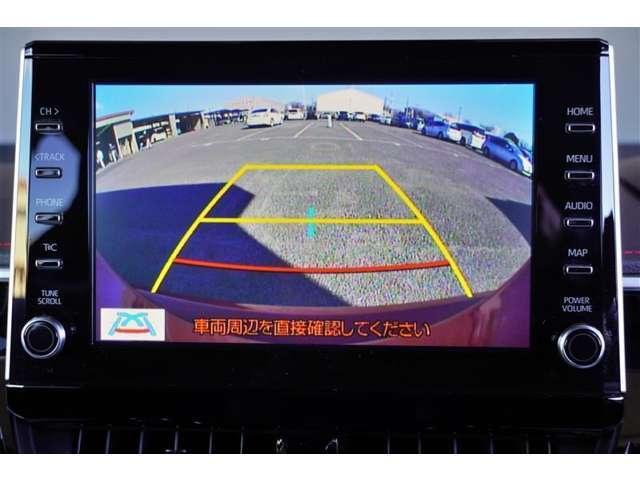 【バックモニター】　後退時に車両の後ろ側を表示します。車庫入れなどでバックする際に安心です。