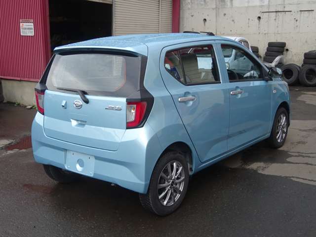 弊社ではお客様が今乗られているお車の買い取り査定を行っております。お電話で対応可能ですが、より正確な金額をお伝えしたいのでお車をお持ちいただく事をお勧め致します。