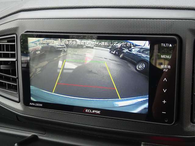 バックカメラ装備！コンパクトカーではございますが、お車の死角対策はとても大事です！