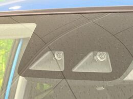 【スマートアシスト】走行中に前方の車両等を認識し、衝突しそうな時は警報とブレーキで衝突回避と被害軽減をアシスト。より安全にドライブをお楽しみいただけます。