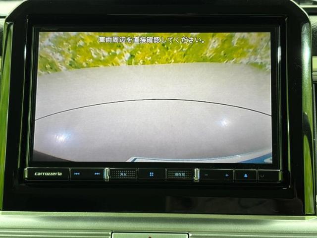 WECARSの展示場では実際に見て、触ってお車をお選びいただけます！知識の豊富な営業スタッフが様々なカーライフをご提案いたします！