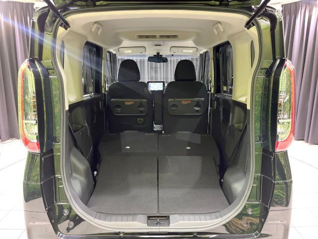 普段のお買い物や通勤、送迎等に十分な荷室スペースを確保しております。セカンドシートを倒すと、大きな荷物の積載も可能です♪