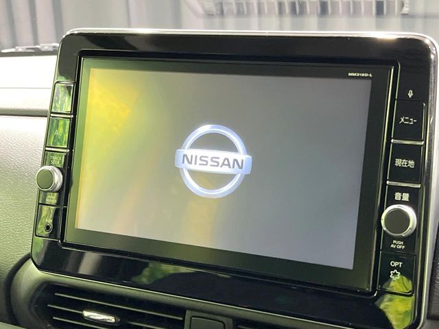 【大画面ナビ】人気の大型9インチナビを装備。存在感のある大画面はインパクト大！ナビ利用時のマップ表示は見やすく、テレビやDVDは臨場感がアップ！いつものドライブがグッと楽しくなります♪