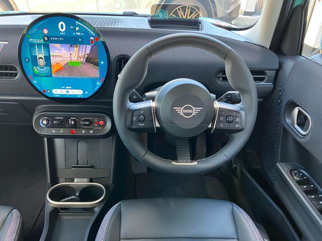 丸を基調としたMINIらしい運転席デザイン