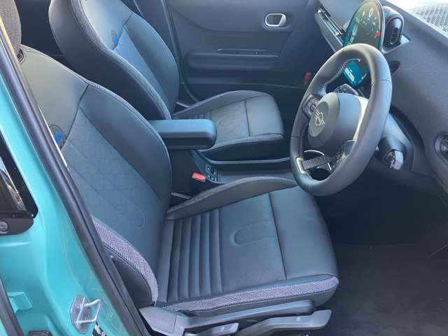 程よい固さとホールド感が自慢のシートです