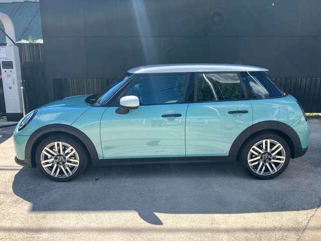 MINI正規ディーラー取り扱い　MINI認定中古車　MINI　NEXT甲府お車の詳細や展示状況は055-236-3252もしくはフリーダイヤル0078-6002-322544までお気軽にお問合せ下さい。http://www.kofu.mini.jp/dealer/kofu/