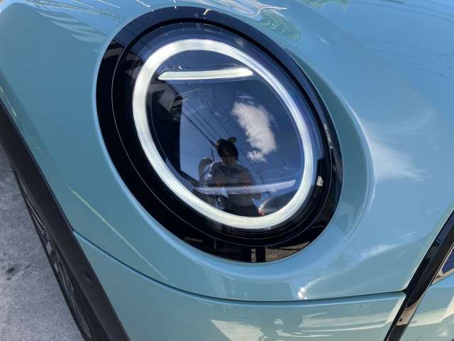 LEDヘッドライトで夜間も視界鮮明です