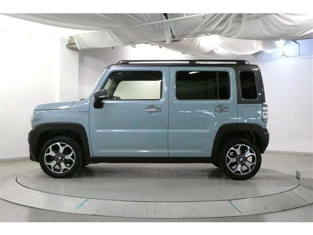 アルミホイールもお車のイメージに合っていてカッコイイです☆