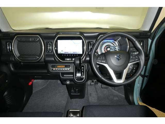 分かりやすく操作しやすい運転席まわりです☆