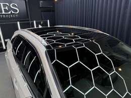 流れるようなクーペフォルム。SUVでありながら、スポーティさを意識した低めのルーフライン