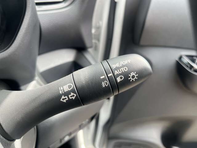 オートライトで運転の負担を軽くします