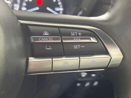 【マツダ・レーダークルーズコントロール】高速道路での長距離走行が楽に！自動で速度を保つクルーズコントロールが、衝突軽減システムと連携し、前方の車両を感知して車間を保つように速度調節してくれます！！