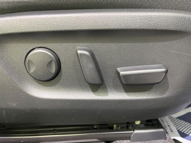【パワーシート】スイッチ一つで簡単にシートの微調整が可能！電動だから力もいりません！快適なシートポジションにセットして、快適なドライブをお楽しみください。