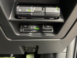 【ETC】有料道路を利用する際に料金所で停止することなく通過できる、ETC車載器（ノンストップ自動料金収受システム機器）が装備されています。セットアップを行うことで利用可能になります。