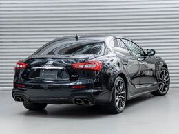 Ghibli　430馬力（カタログ値）純正OP総額：￥900，000　フルナチュラルレザー・サンルーフ・ドライバーアシスタンスパック・マイカペイント・ハーマンカードンプレミアムサウンドシステム