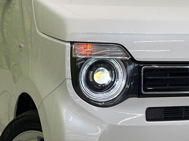 【LEDヘッドライト】悪天候や夜間走行時も良好な視界を確保し安心して運転できる高輝度LEDヘッドライトを装備！点灯速度が早く、消費電力も抑えられています。