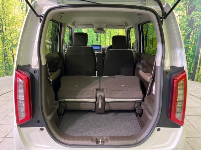 普段のお買い物や通勤、送迎等に十分な荷室スペースを確保しております。セカンドシートを倒すと、大きな荷物の積載も可能です♪
