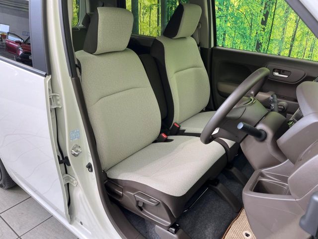 運転席シート廻りは使用感も少なく、良好な状態となっています。丁寧に使われていたことがよくわかりますね。