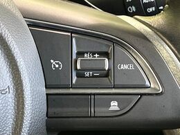 【レーダークルーズコントロール】高速道路での長距離走行が楽に！！自動で速度を保つクルーズコントロールが、衝突軽減システムと連携し、前方の車両を感知して車間を保つように速度調節してくれます！！