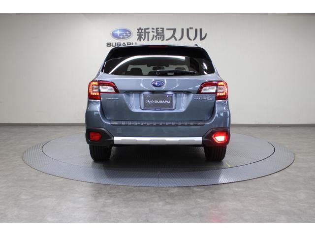 リヤフォグランプ装備。悪天候など視界の悪い時に点灯することで後続車両に自車の存在をアピール。追突事故のリスクを減らします(視界の良い時の点灯はお控えください)