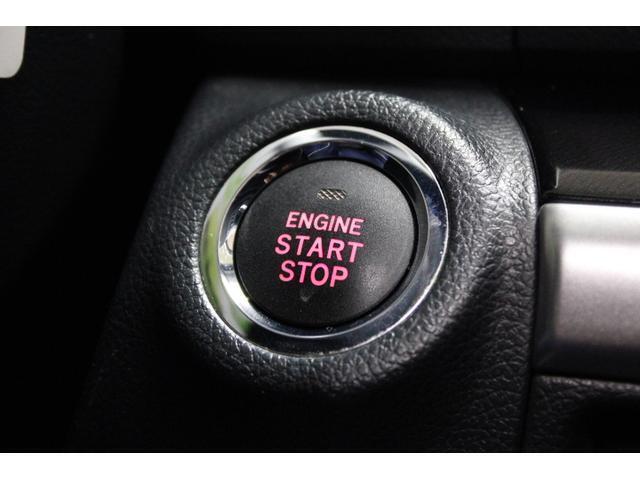 エンジンスタートはアクセスキーをもってブレーキを踏んだままこのボタンをワンプッシュ。