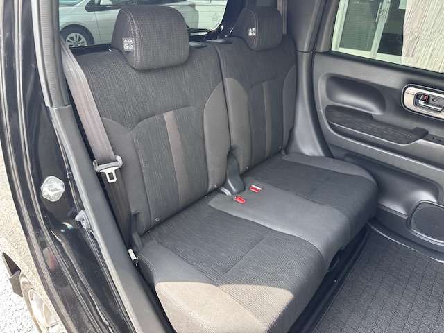 お客様に隅々まで見ていただけるよう展示車両は常に綺麗に仕上げております！お客様のご来店、スタッフ一同心よりお待ち申し上げます。