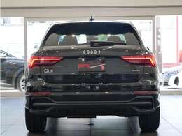 後続車両から長く見られるリヤスタイルも、Audiらしく上品で洗練されたデザインで見る人を惹きつけます。