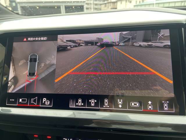 360°カメラ：フロントグリル、左右のドアミラー、リアライセンスプレート上方の4つのカメラでも映したのを合成処理し、視界の悪い場所でも全体を確認しながら運転できます。