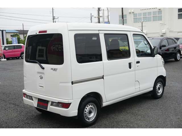 車両入庫チェックではエンジン・機関系をはじめ、電装装備、内装など100項目以上のチェックをしています。試乗も行なっていますのでご安心下さい。