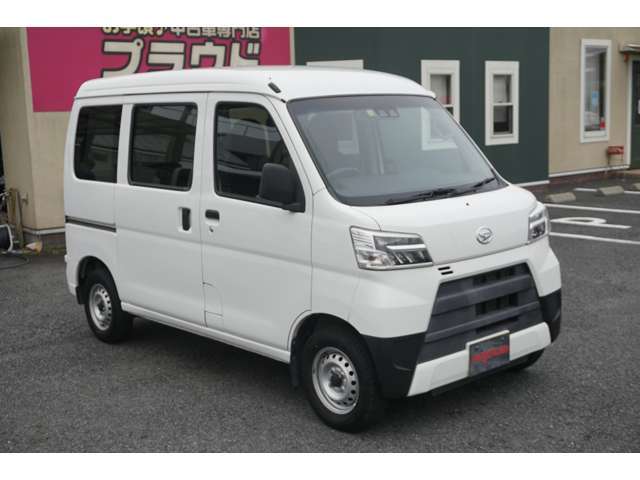 プラウドでは20代、30代のスタッフが元気よく対応させていただきます！「どんな車両があるのか見に来た」「ちょっと現車を見てみたい」などお気軽にご来店、ご相談ください♪