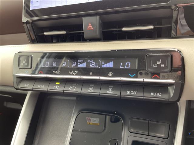 【運転席操作部】『運転席周辺の装備』の画像になります。快適なドライブを楽しむための機能が装備されています！運転席から触れるので使いやすいです！