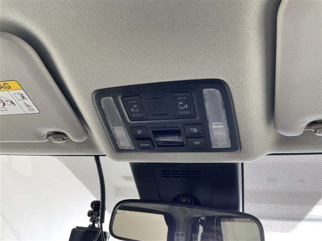 【バックミラー】『バックミラー周辺』の画像になります。写真の内容に関してご不明点、ご質問等がございましたらお気軽にガリバー店舗までお問い合わせください。