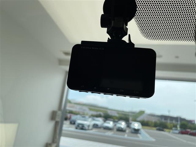 【ドライブレコーダー】映像・音声などの運転中の記録を残します。事故などを起こした起こされた時の証拠になりえますので、もしも時でも安心ですね。