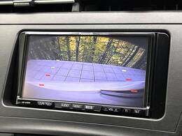 【バックカメラ】駐車時に後方がリアルタイム映像で確認できます。大型商業施設や立体駐車場での駐車時や、夜間のバック時に大活躍！運転スキルに関わらず、今や必須となった装備のひとつです！