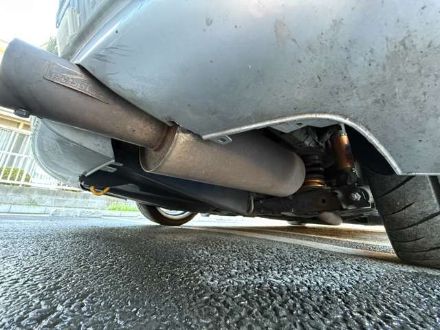 自動車でお越しになる場合は　ナビで　神奈川県厚木市岡田4-21-1　を検索　オシャレなブラックのコンテナが4棟並んでいる新築のガレージになります。シャッターもありますのでセキュリティーもバッチリです。