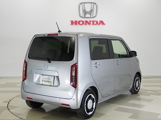 【車両状態証明書付】より安心してご購入頂く為、第三者機関による車両状態証明書を見ながら実車確認できます（フロントガラスのA1減点はほとんどの中古車にあるミリ単位の飛び石傷ですのでご安心下さい）。