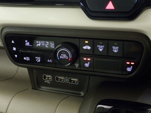 【運転席＆助手席シートヒーター装備】