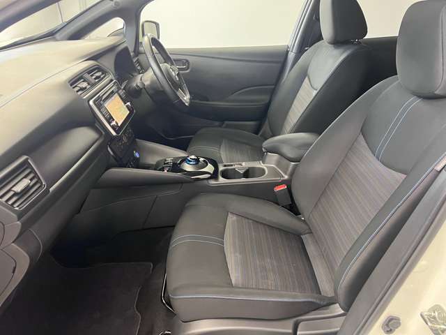【車内ルームクリーニング済】専門スタッフにより車内はきれいにルームクリーニングを行っております。