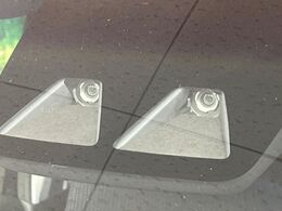 【スマートアシスト3】前方の車両等を検知し、衝突しそうな時は警報で注意を促し、ブレーキを踏む力をサポート。ブレーキを踏めなかった場合は衝突被害軽減ブレーキが作動、衝突回避をサポートします。