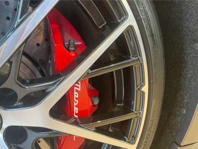 ホイールはダイヤモンドカットが入ったグロス仕上げ！