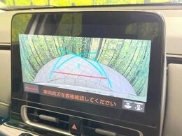 【バックカメラ】駐車時に後方がリアルタイム映像で確認できます。大型商業施設や立体駐車場での駐車時や、夜間のバック時に大活躍！運転スキルに関わらず、今や必須となった装備のひとつです！