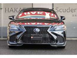 3眼LEDヘッドライト（オートライト＆オートハイビーム）・LEDポジショニングライト・シーケンシャルウィンカー・ボディーカラー・グラファイトブラックガラスフレーク。
