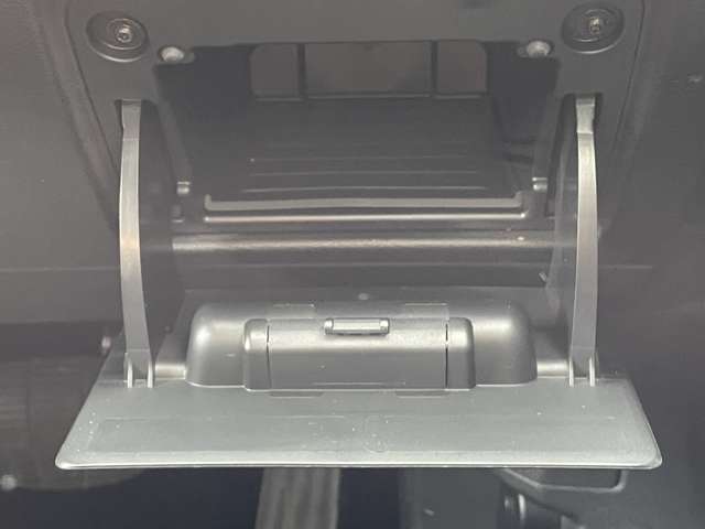 LIBERALAへようこそ。このたびは私どもの車両をご覧頂き有難うございます。こだわりの在庫車両の中から、新しい愛車をお選び下さい。　TEL：0120-964-349