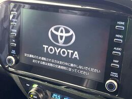 【メーカー純正8インチナビ】インテリアに溶け込むスタイリッシュな「専用設計」メーカーナビを装備♪視認性や操作性など基本性能にも優れ、より上質なカーライフをお楽しみいただけます。