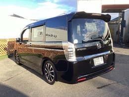 自社整備工場で点検整備をおこなってからお渡ししています。車検が残っている場合は『12ヶ月点検整備』を、車検整備付きの場合は『車検整備』をおこないます。整備費用は車両本体価格に含まれています。
