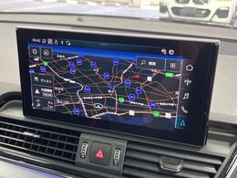 ●純正ナビ:一体感のあるナビは、高級感ある車内を演出してくれます。オーディオ機能も充実しておりますので、運転もより楽しめます♪