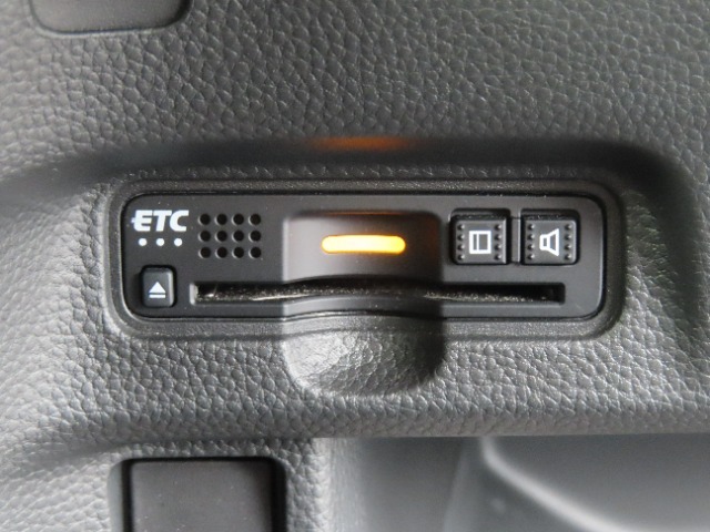 ETC搭載車となりますので高速道路の料金所で一時停止することなく乗り降りできるのでストレスフリーです！