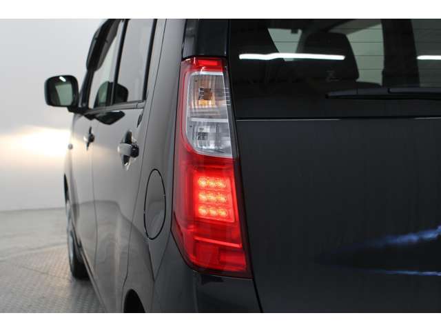 販売店オプションのナビやETCなどもお付けできます。人気のコーティングも施工可能です★